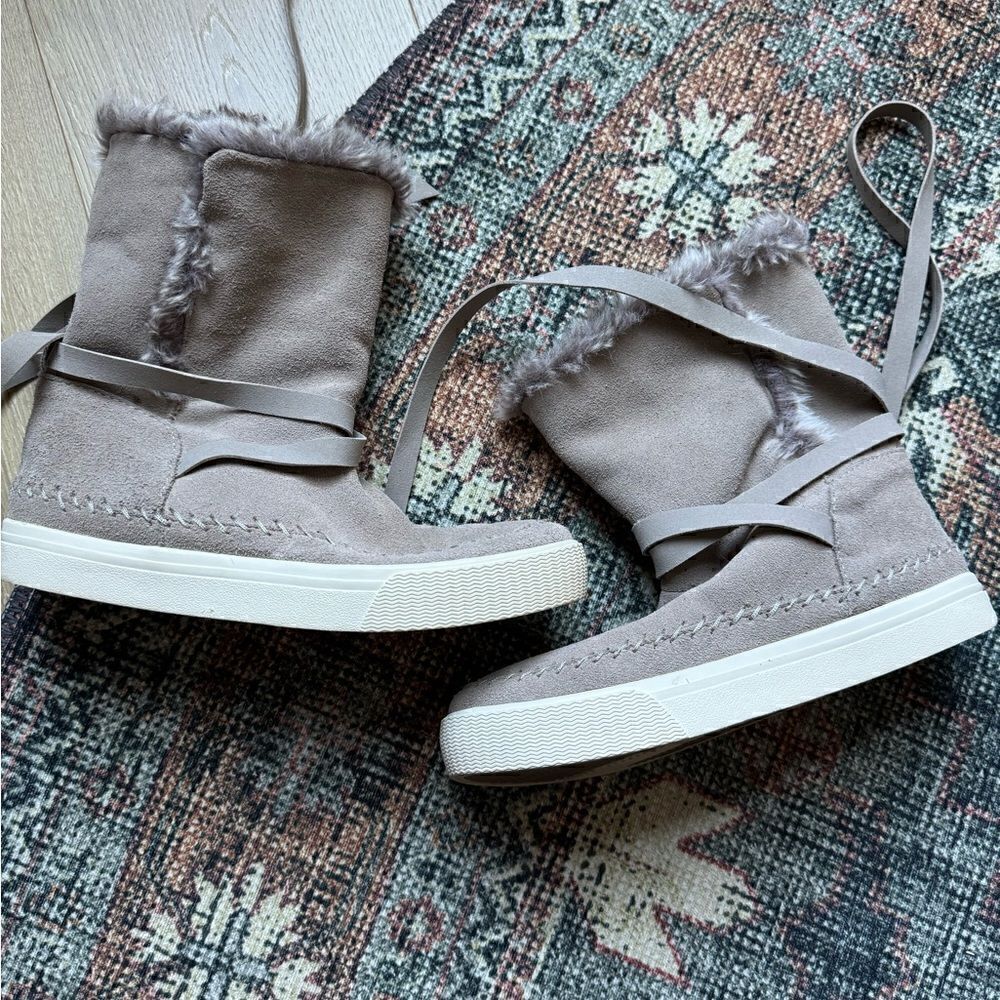 TOMS Vista Desert Taupe Suede Boots